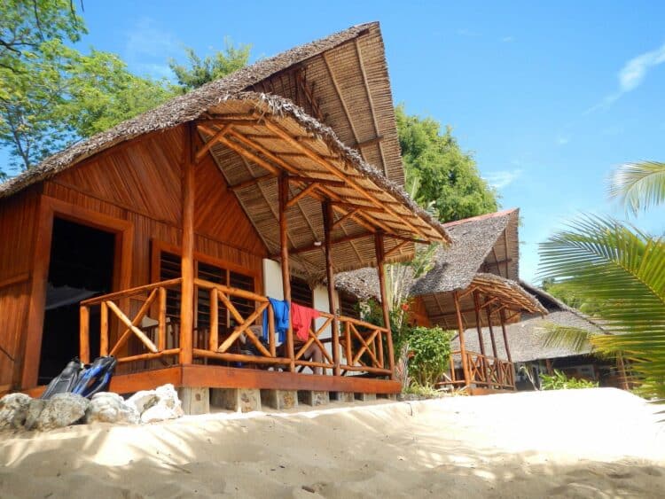terrasse plage bungalows orientés coucher soleil