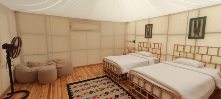 Espace détente d’un lodge en Mer Rouge lors d’un séjour Qi Gong et nage avec les dauphins