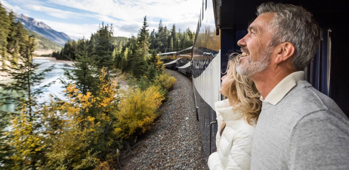 Dîner gastronomique à bord du train lors de la traversée du Canada de Québec à Vancouver.