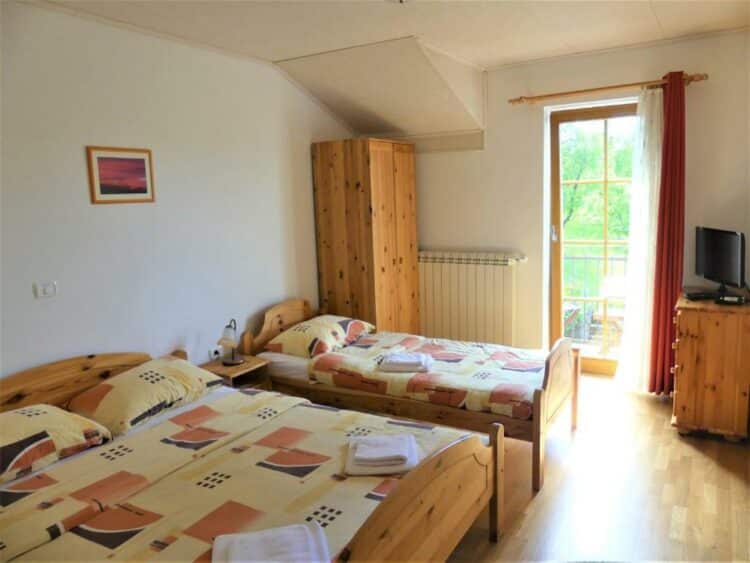 Chambre familiale simple et confortable dans une ferme d’hôtes en Slovénie