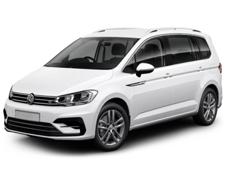 Monospace Volkswagen Touran blanc, véhicule de location pour road trip en Slovénie en famille