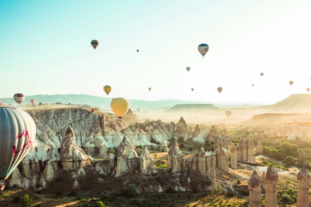 Montgolfières en Cappadoce au lever du soleil – voyages dernière minute Turquie