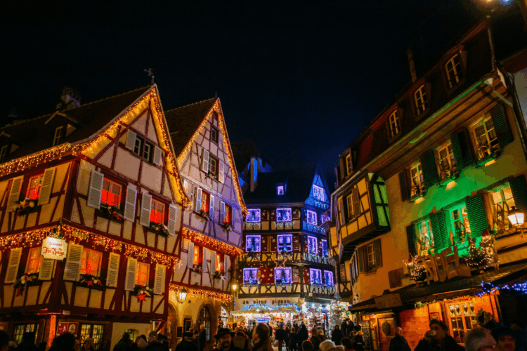 Maisons alsaciennes illuminées du marché de Noël de Strasbourg