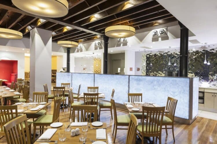 Restaurant contemporain du Furama Darling Harbour à Sydney