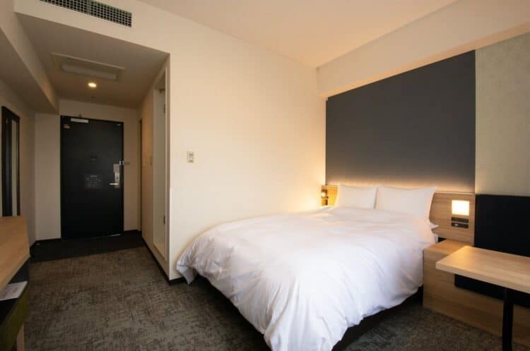 Chambre d’hôtel moderne et épurée à Kanazawa