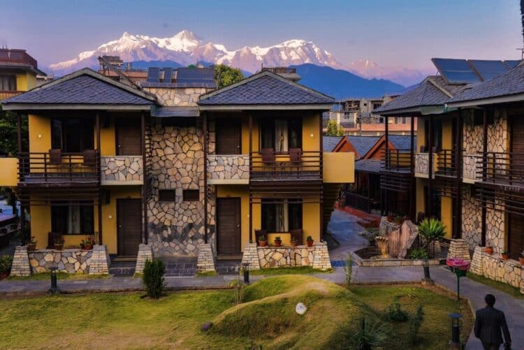 Chambre confortable en bois dans un lodge à PokharaConfort et simplicité à Pokhara Confort et simplicité à Pokhara Confort et simplicité à Pokhara Confort et simplicité à Pokhara