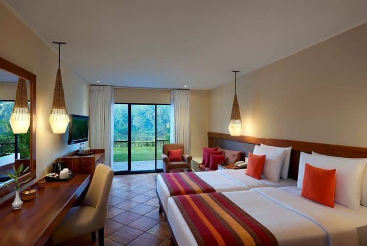 Chambre confortable au Cinnamon Citadel Hotel au Sri Lanka