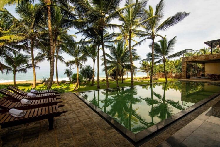 Piscine du Rockwall Boutique Hotel avec vue sur l’océan