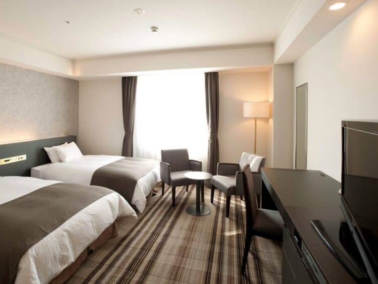 Chambre moderne de l’hôtel Chisun Grand à Takayama