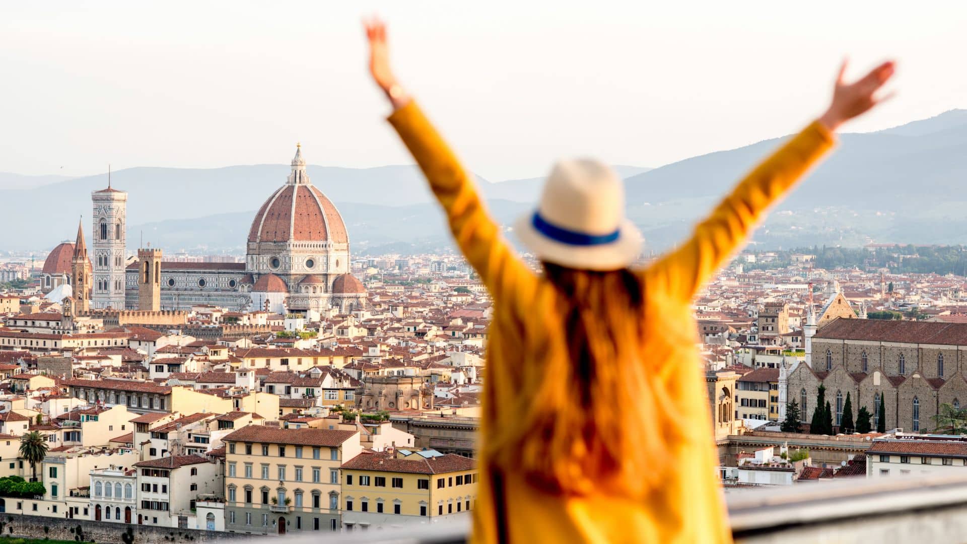 Vue panoramique de Florence avec le Duomo et ses toits depuis un point élevé