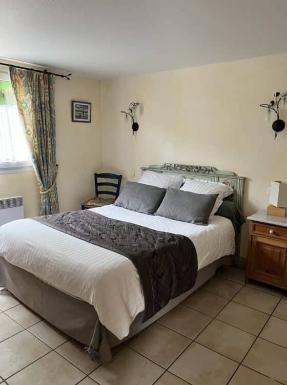 chambre auberge bretagne lit double confortable interieur lumineux