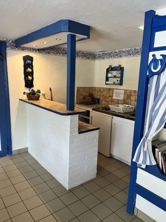 cuisine equipee hebergement bretagne espace fonctionnel interieur