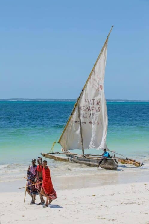 bateau traditionnel Zanzibar plage océan Indien