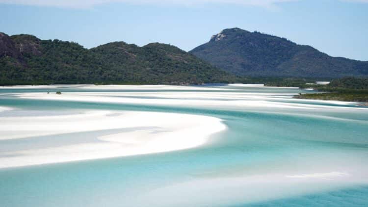 Plage de Whitehaven avec sable blanc et eau turquoise dans les Whitsundays en Australie