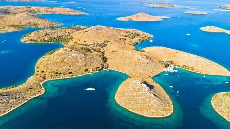 Vue aérienne de l’archipel des Kornati dans la mer Adriatique.