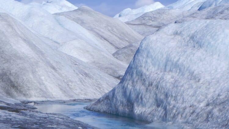 Paysage de glace et de neige sur la calotte glaciaire du Groenland.