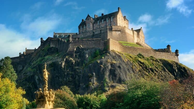 Le château d’Édimbourg dominant la capitale écossaise.
