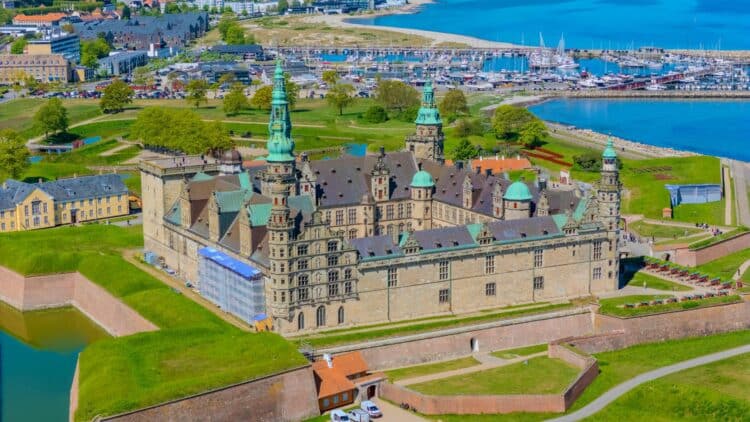 Vue aérienne du château de Kronborg à Helsingør au Danemark.