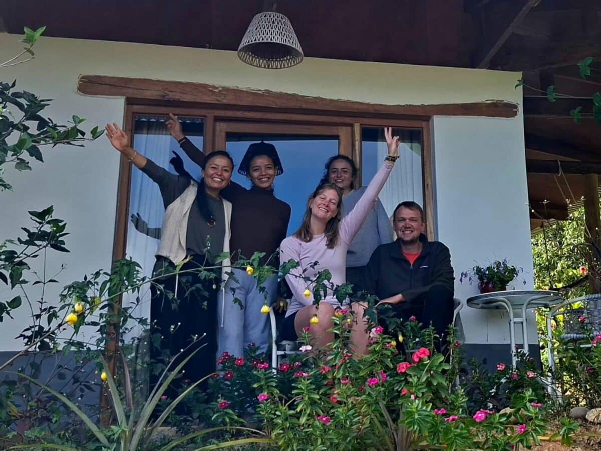 Voyageurs accueillis à Casa Nativo lors d'un séjour ressourcement au Pérou