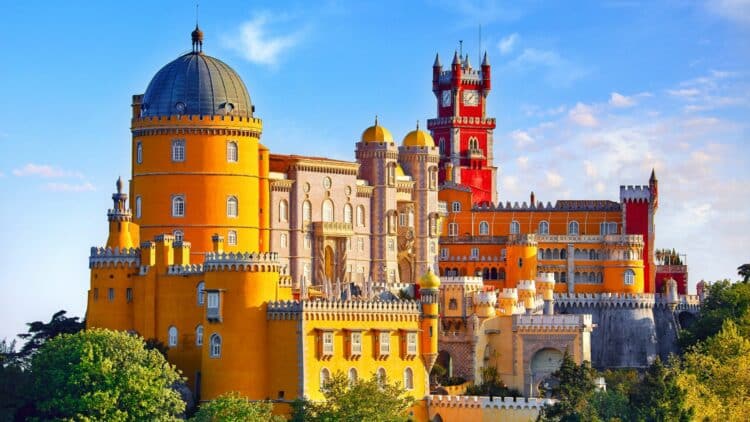 Palais de Pena à Sintra près de Lisbonne, au Portugal.