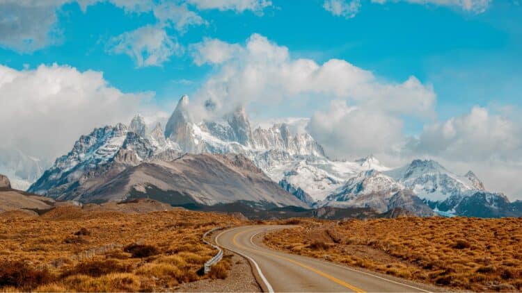 Route menant au mont Fitz Roy dans le parc national Los Glaciares en Argentine.