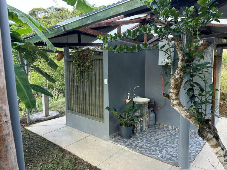 Salle de bain privative dans un hébergement écologique au Pérou