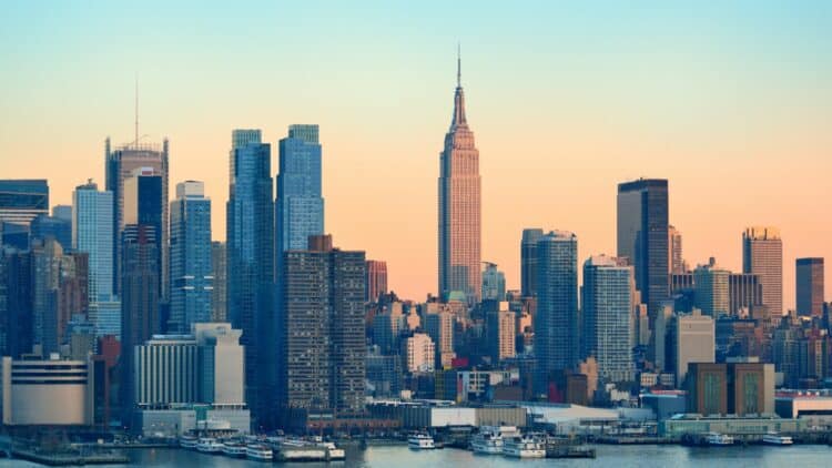 Vue panoramique de la skyline de Manhattan à New York.