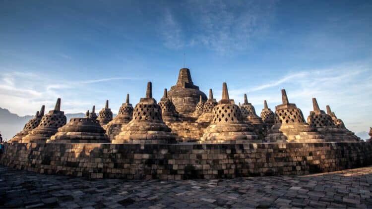 Stupas du temple de Borobudur à Java, en Indonésie.