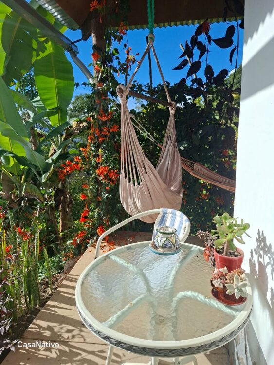 Terrasse avec hamac dans un hébergement écologique en Amazonie péruvienne