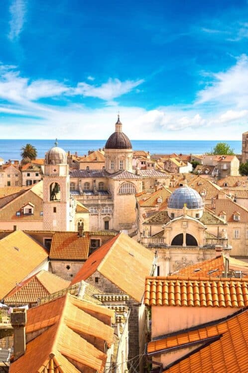 Vue panoramique sur les toits de la vieille ville de Dubrovnik en Croatie.