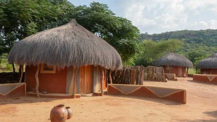 Habitations traditionnelles dans un village du Botswana.