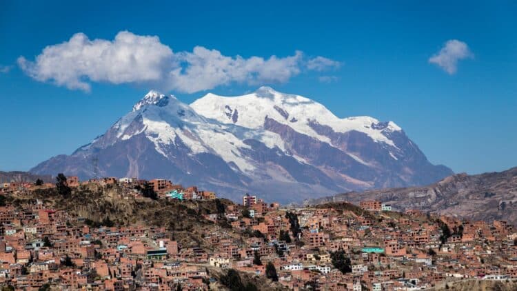 Vue sur la Cordillère Royale depuis La Paz en Bolivie.
