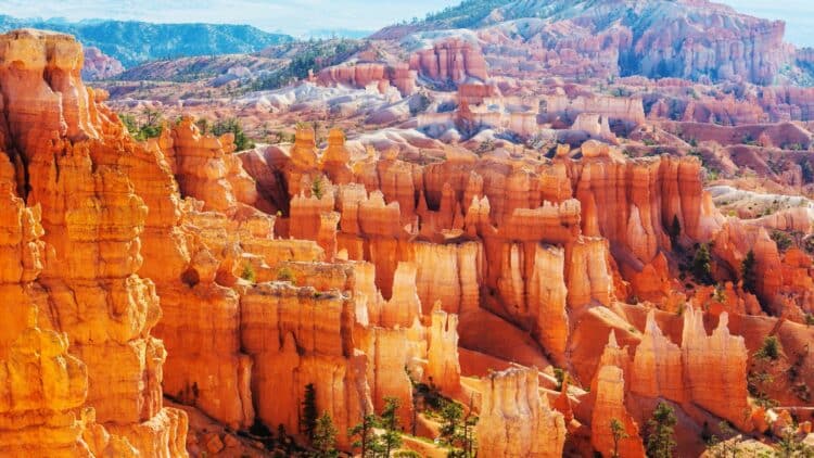 Formations rocheuses spectaculaires du parc national de Bryce Canyon.
