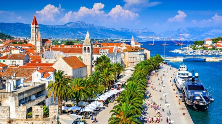 Vue sur la vieille ville et le port de Split en Croatie.