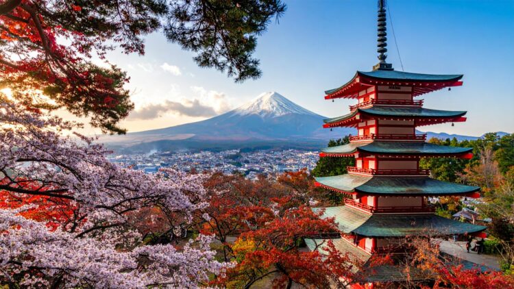 Pagode Chureito avec le mont Fuji en arrière-plan au Japon.