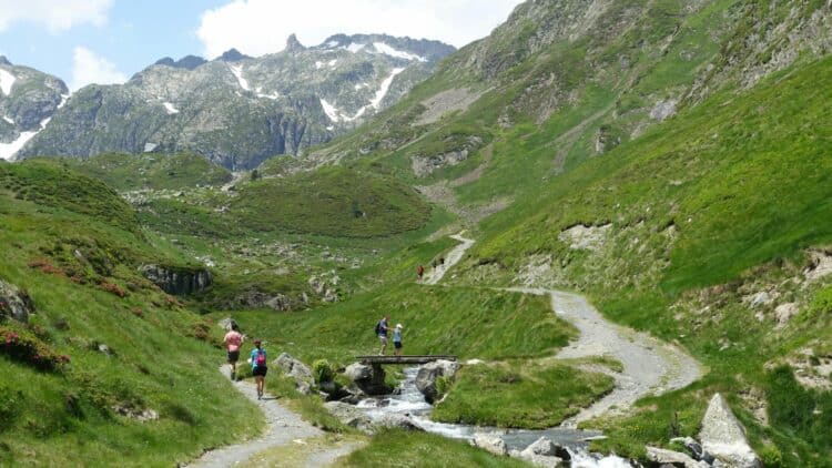 Sentier de randonnée dans le massif du Capcir au cœur des Pyrénées.
